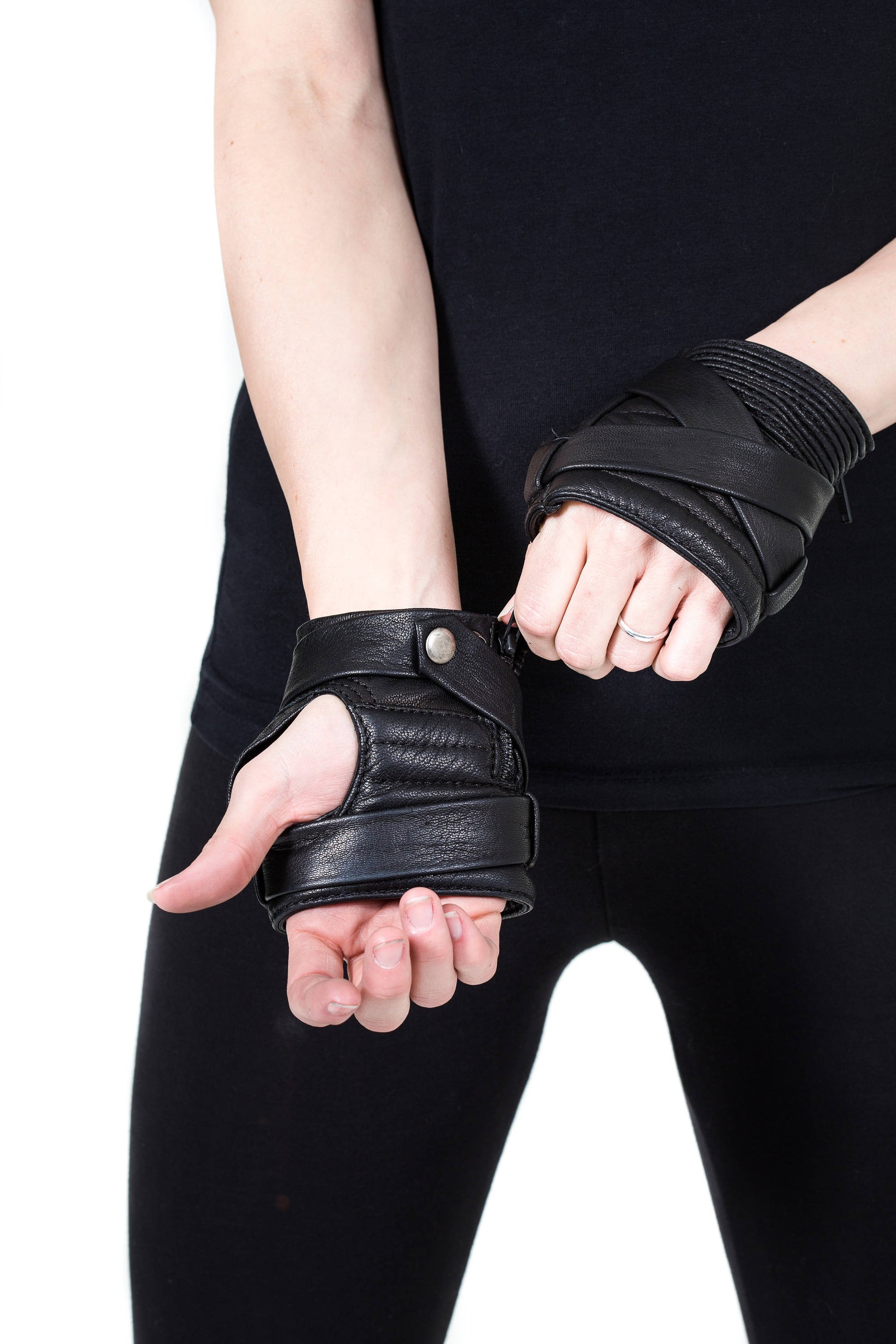 KROSS WRAP KOMBAT Black Fingerless Leather Gloves – Jungle Tribe LA